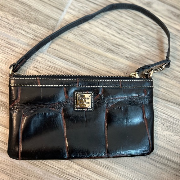 Dooney and Bourke Vintage Leather. - Picture 4 of 4